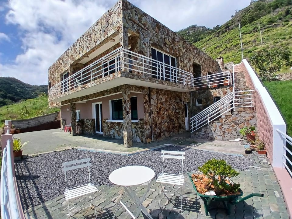 Property building, Natural landscape, Balcony/Terrace