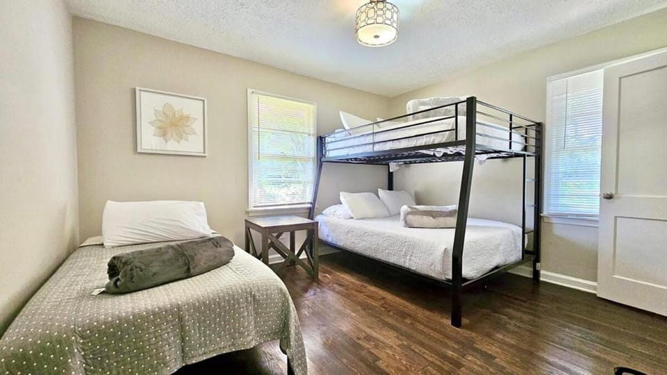 Decatur Home Minutes to ATL Sleeps 10 House in Atlanta
