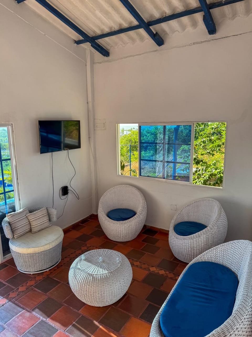Communal lounge/ TV room, TV and multimedia, Living room, Seating area