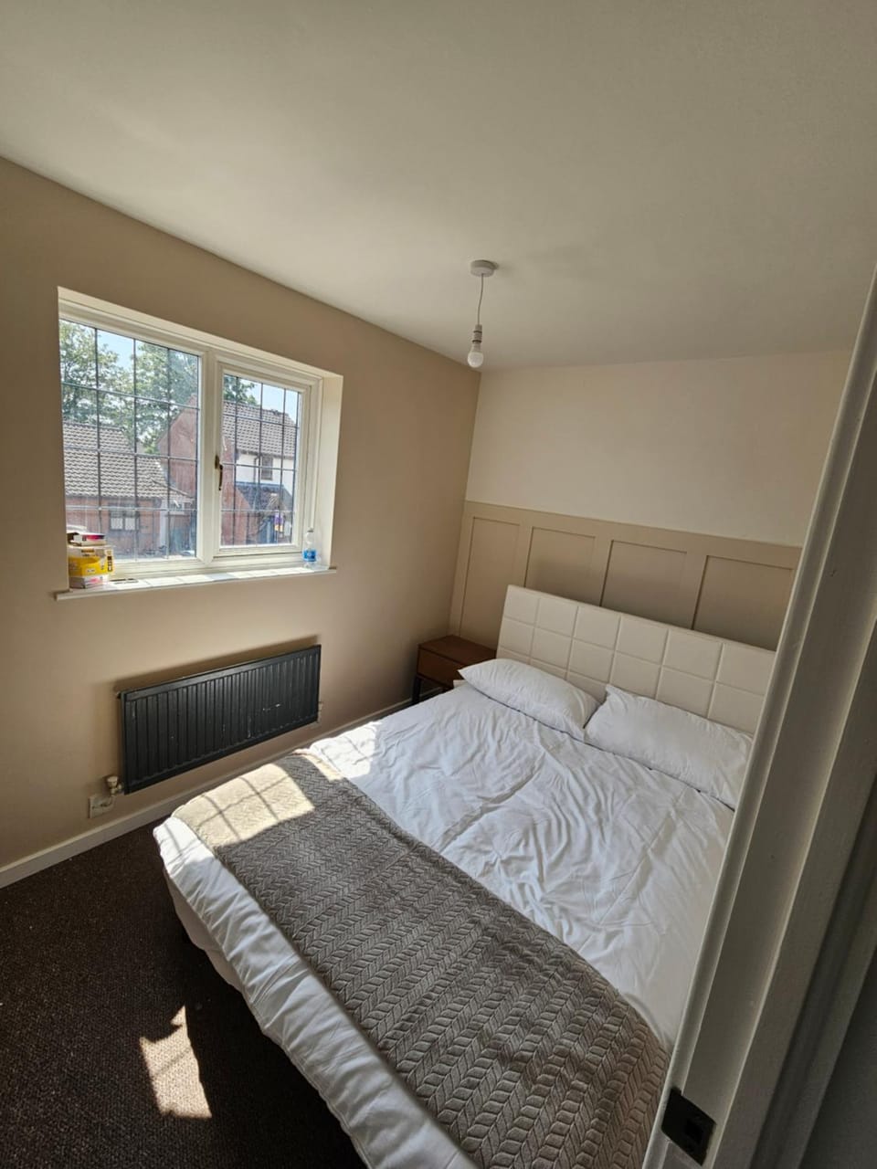 3 bedroom stylish house - Quiet & Central with free parking Bed and Breakfast in Birmingham