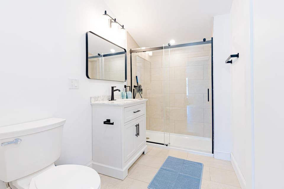 154R Newley Renovated Sunny Spacious Quite Apartment in Brighton Vacation rental in Brookline