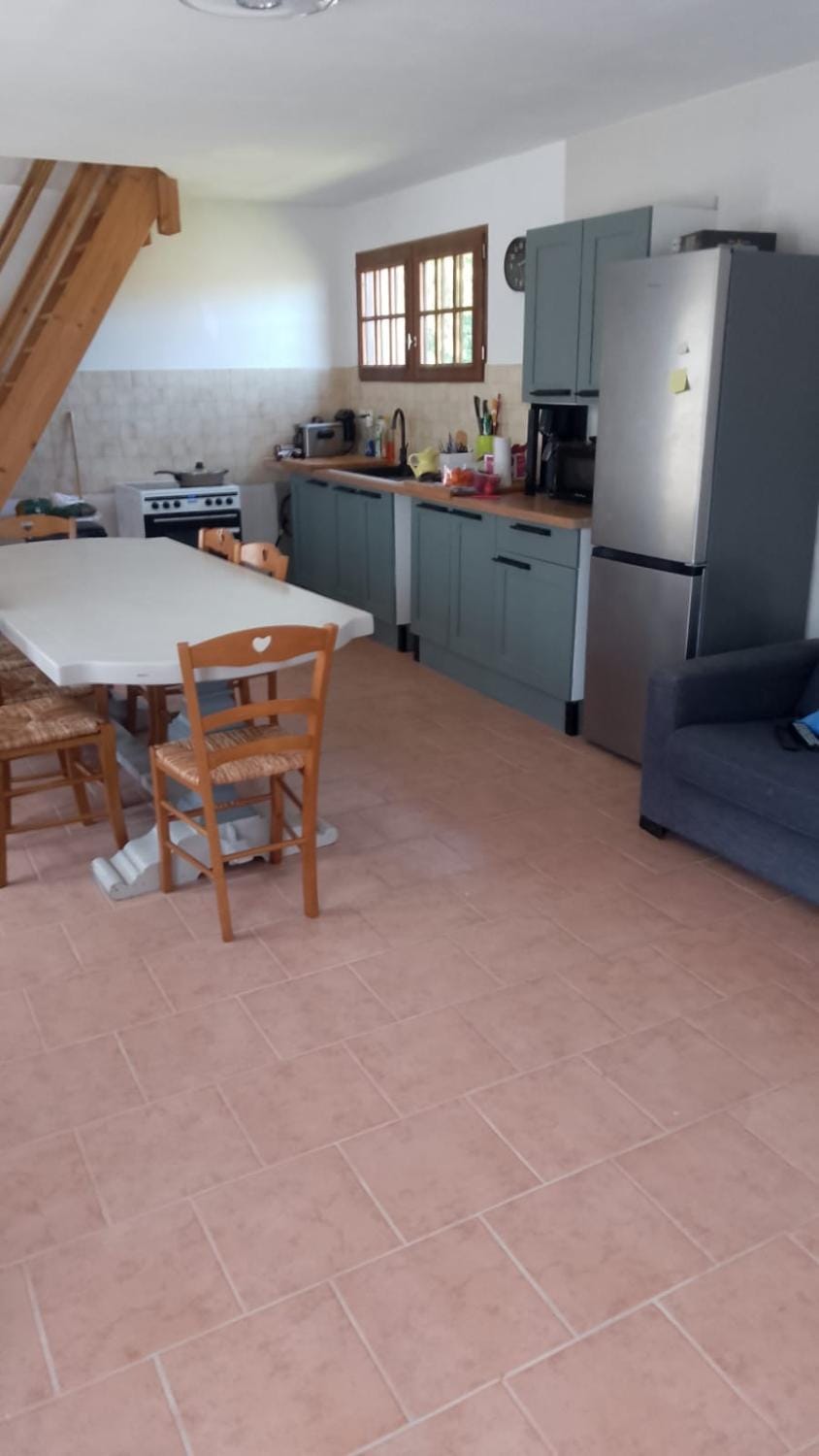 Kitchen or kitchenette, Dining area, oven, stove