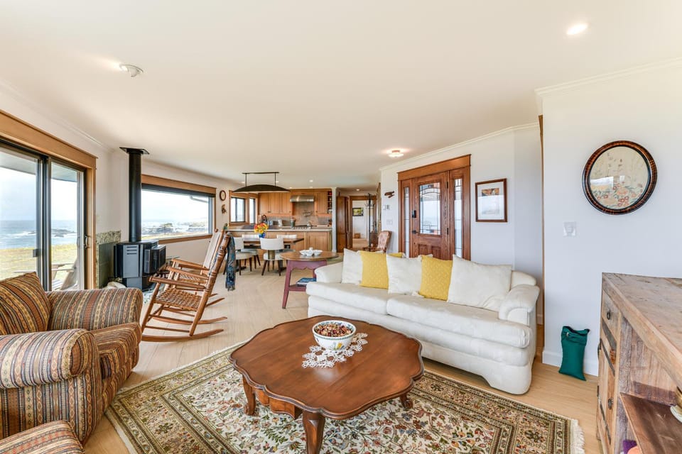 Walk to Beach Luxury Oceanfront Escape in Caspar House in Caspar