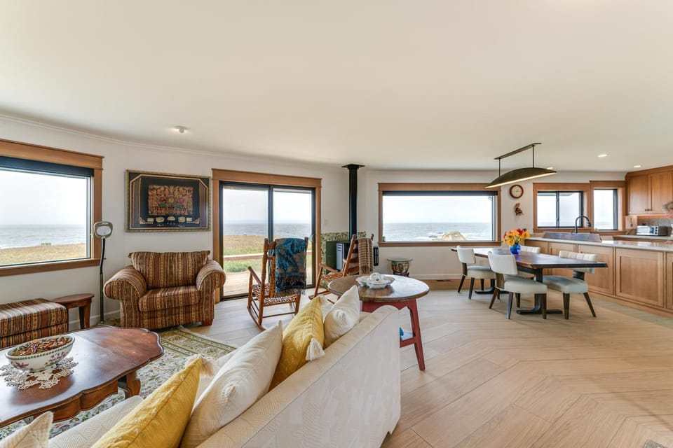 Walk to Beach Luxury Oceanfront Escape in Caspar House in Caspar