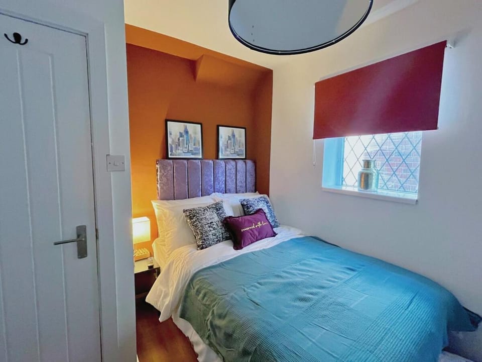 Darfield 4 Bedrooms Home 6 Beds 2 Showers Driveway Parking For Business Stays Apartment in Borough of Barnsley