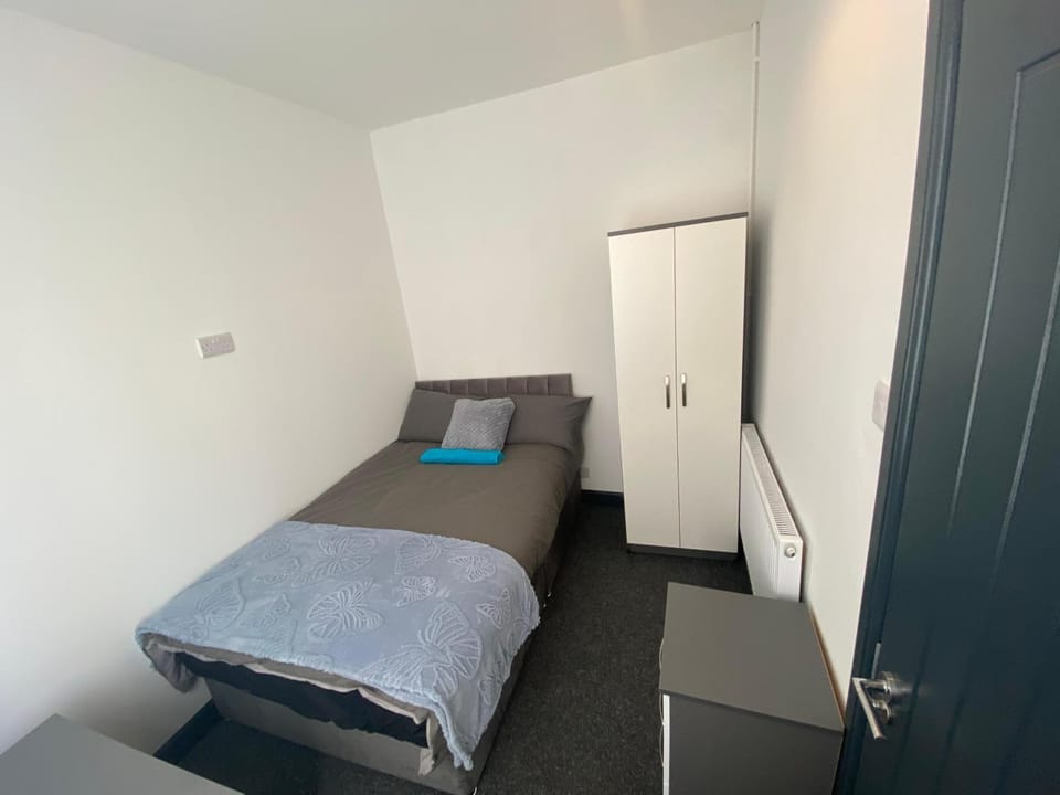 Rossy Guest House Bed and Breakfast in Stoke-on-Trent