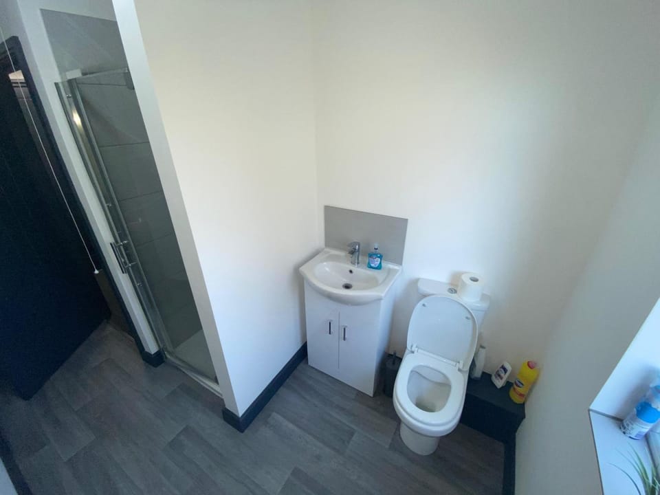 Rossy Guest House Bed and Breakfast in Stoke-on-Trent