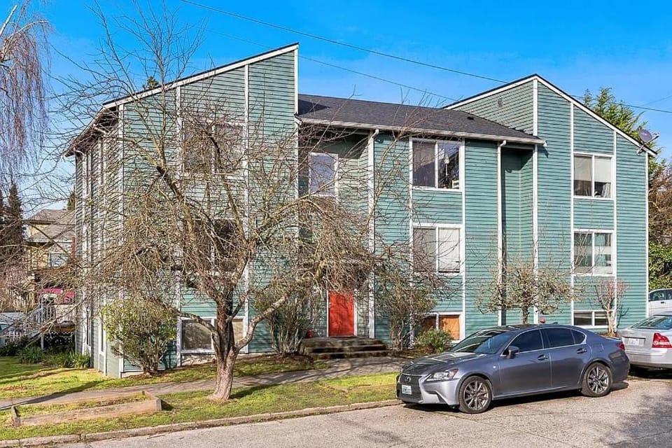 Private Room "Date" by UW Vacation rental in University District