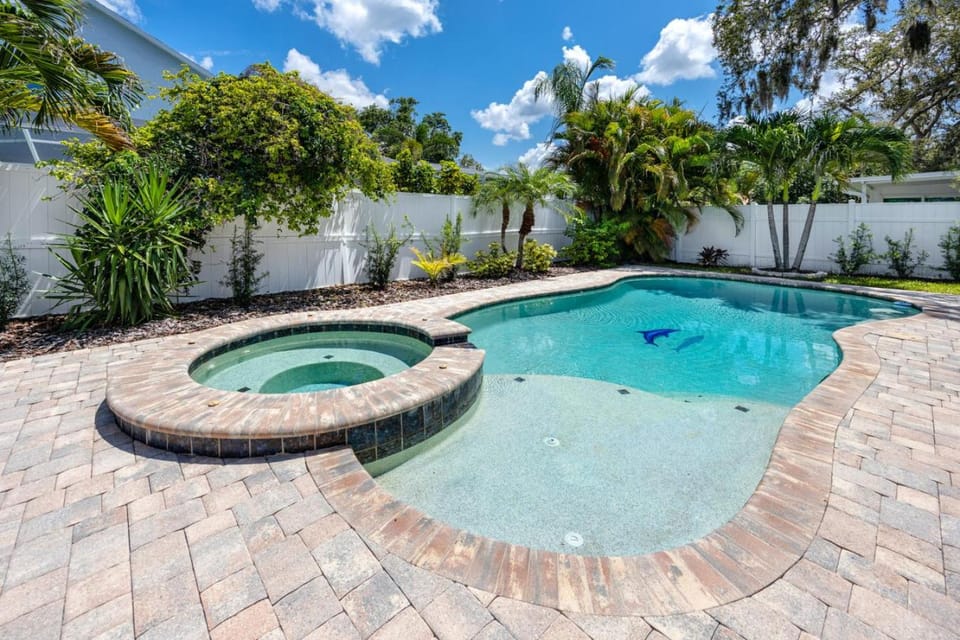NEW! Palm Harbor Hideaway - Beautiful, Spacious 4BR Home with Amazing Pool House in Palm Harbor