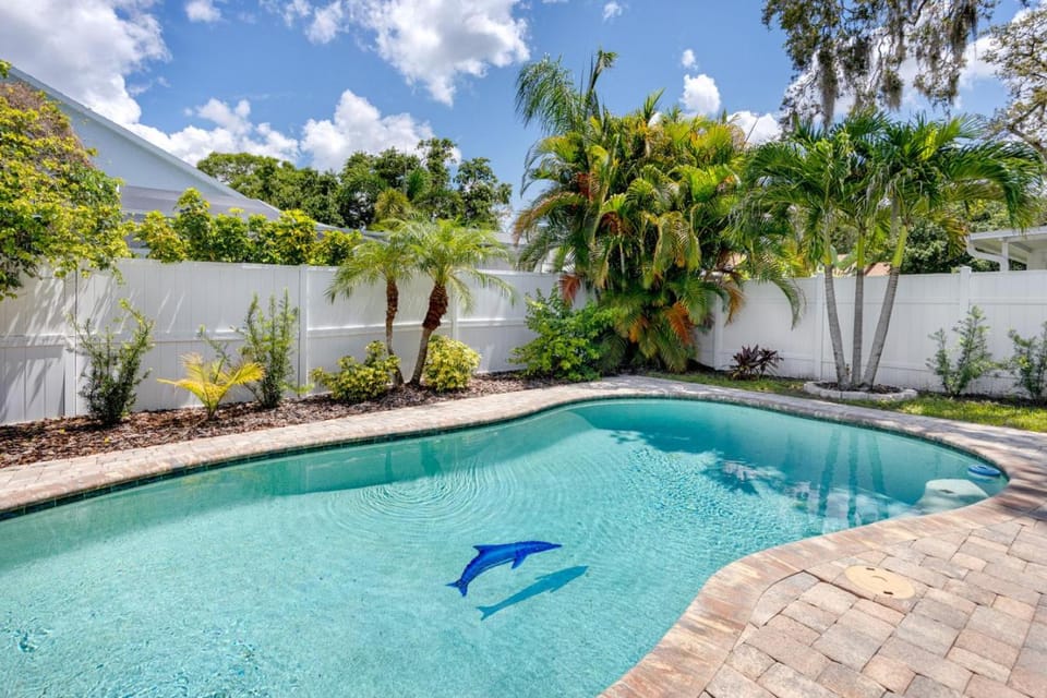 NEW! Palm Harbor Hideaway - Beautiful, Spacious 4BR Home with Amazing Pool House in Palm Harbor