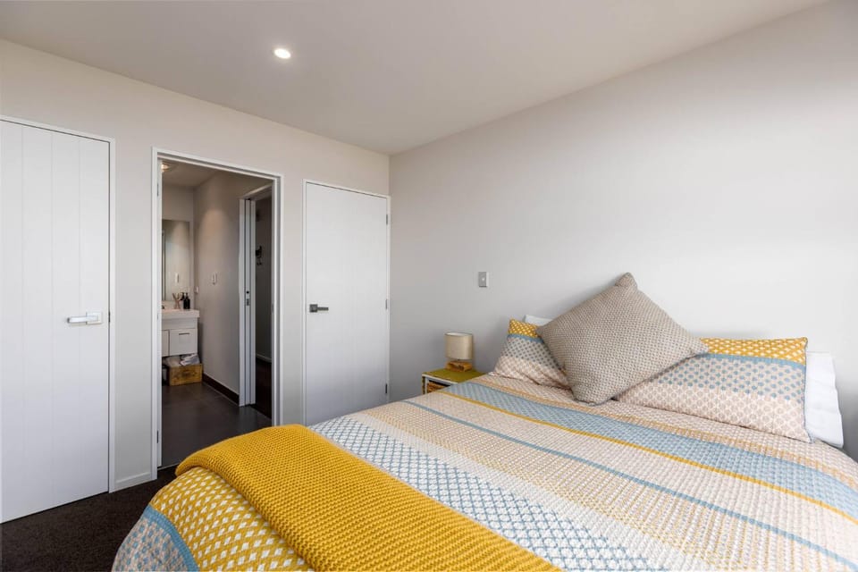 Bed, Bathroom, Bedroom, towels, wardrobe