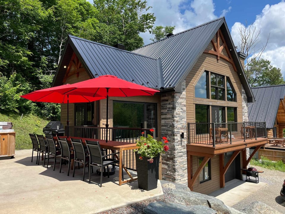Promontoire-29 Mountain chalet with a hot tub House in Maine