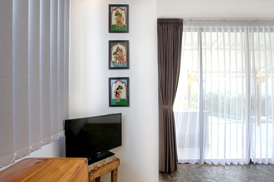 Bed, TV and multimedia, Bedroom, air conditioner