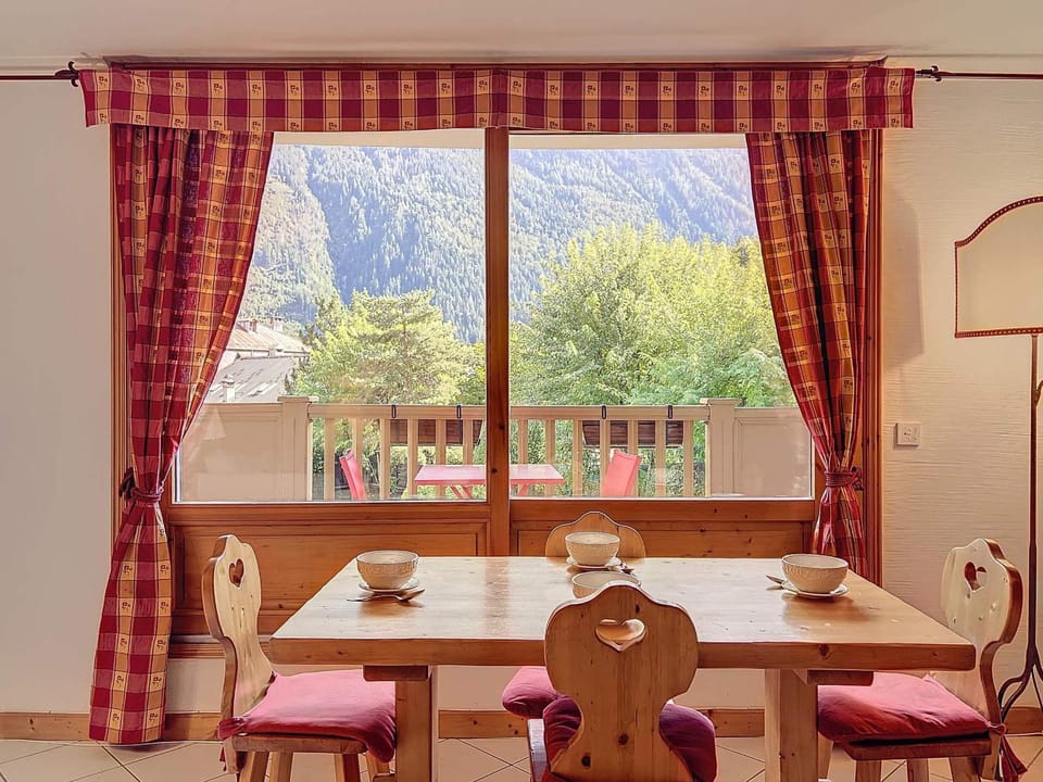 Chamonix : Appartement 3 pièces, 6 pers, parking, balcon - FR-1-507-81 Apartment in Chamonix