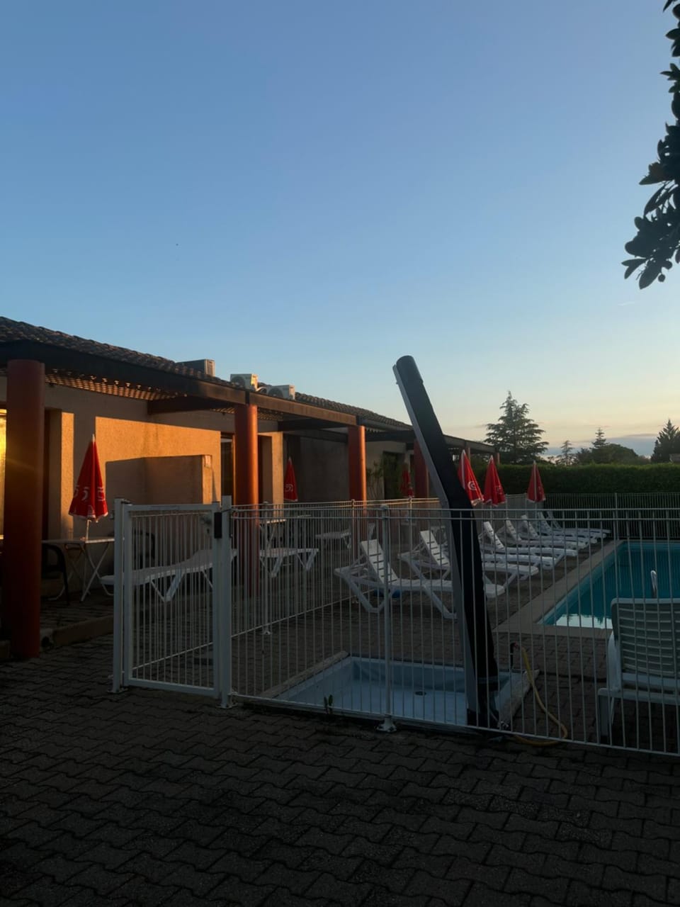 Hôtel Restaurant Douce France Hotel in Provence-Alpes-Côte d'Azur