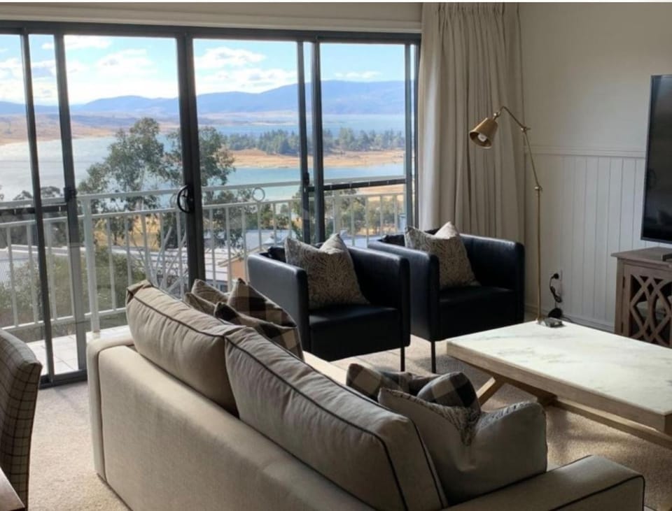 Lake Vista Lodge House in Jindabyne