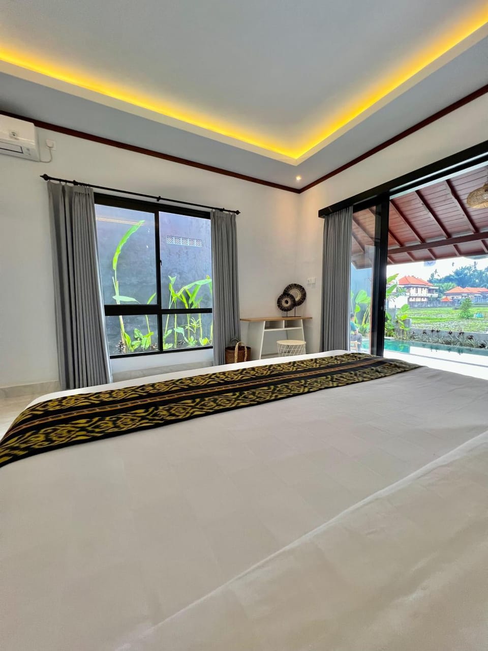 Bed, Photo of the whole room, Bedroom