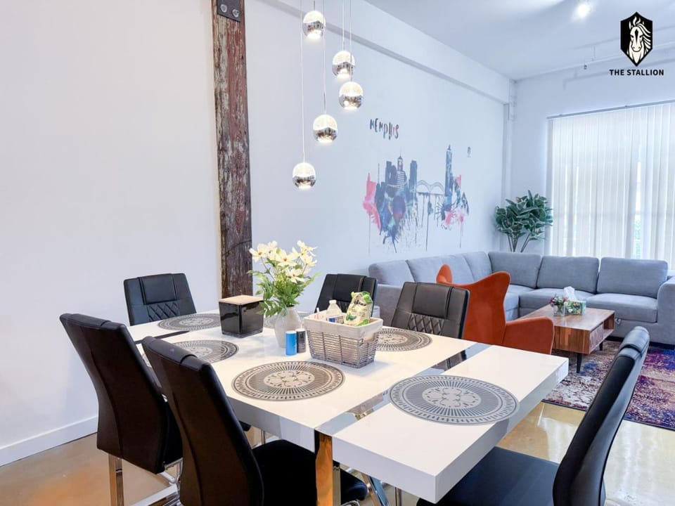 Walk to Attractions Modern Loft with Private Patio Apartment in Memphis