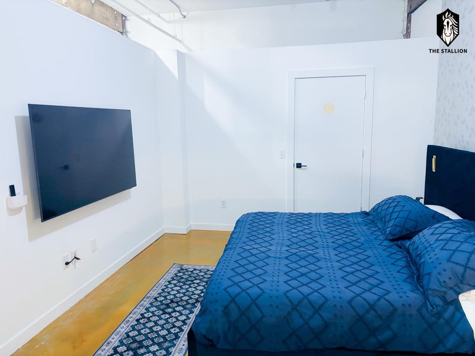 TV and multimedia, Photo of the whole room, Bedroom