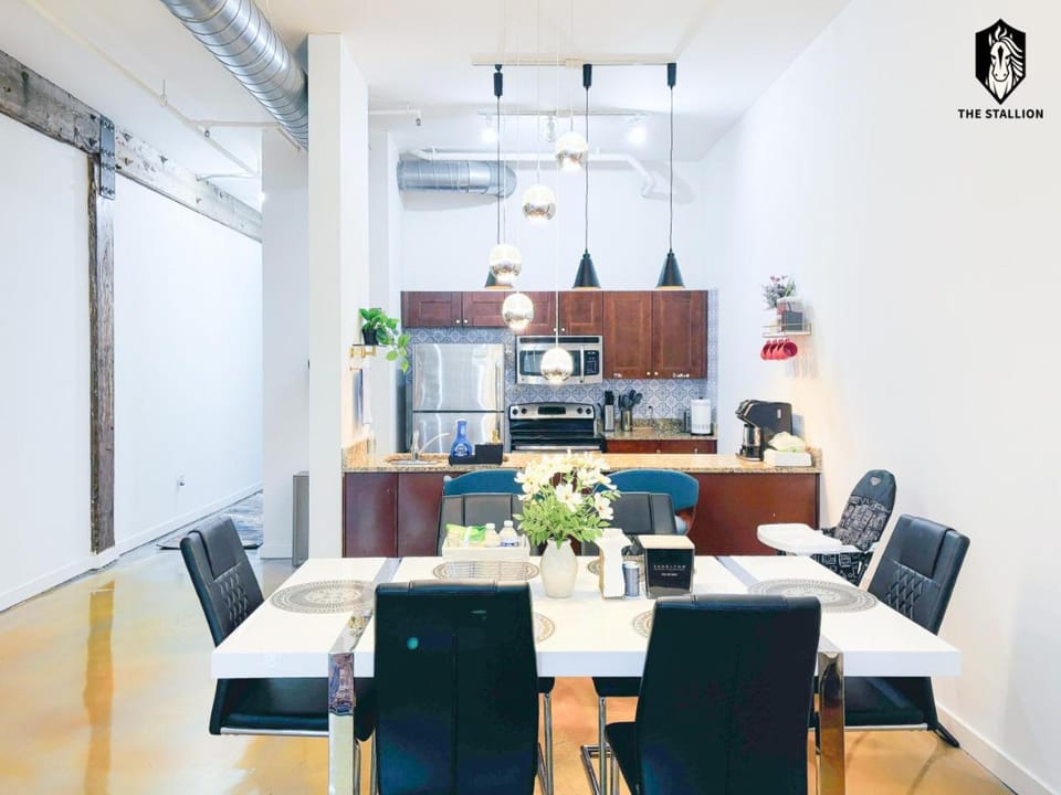 Walk to Attractions Modern Loft with Private Patio Apartment in Memphis