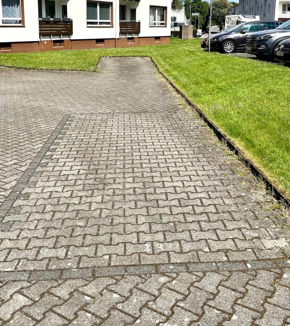 New fully equipped apartment with private parking space Apartment in Wuppertal