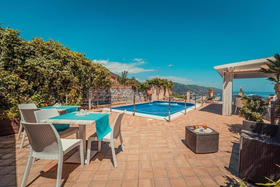 Day, View (from property/room), Balcony/Terrace, Pool view, Sea view, Swimming pool, sunbed