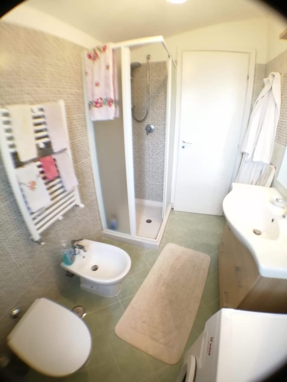 Shower, Toilet, Bathroom, towels