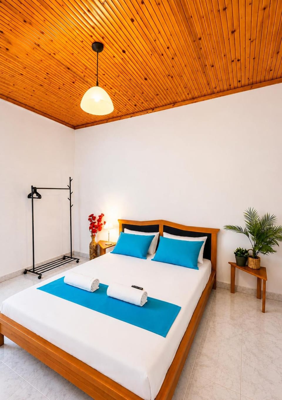 Bed, Bedroom, towels