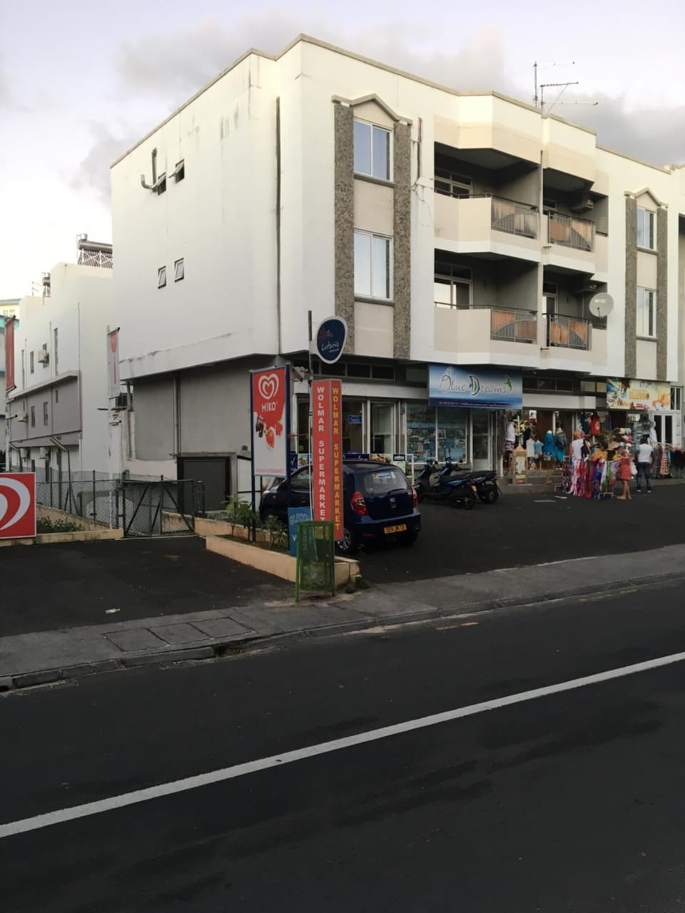 Facade/entrance