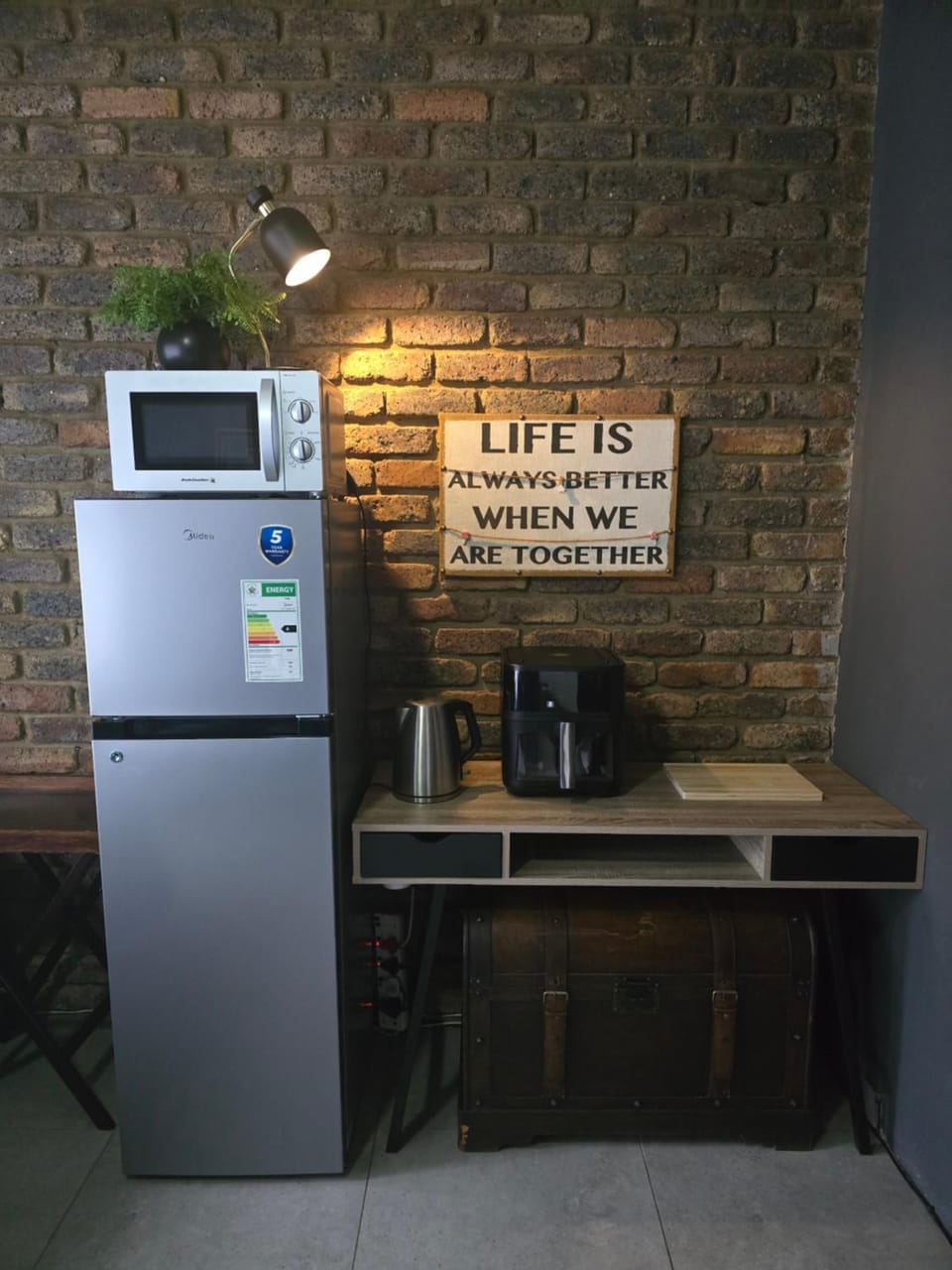 Bed, TV and multimedia, Kitchen or kitchenette, microwave