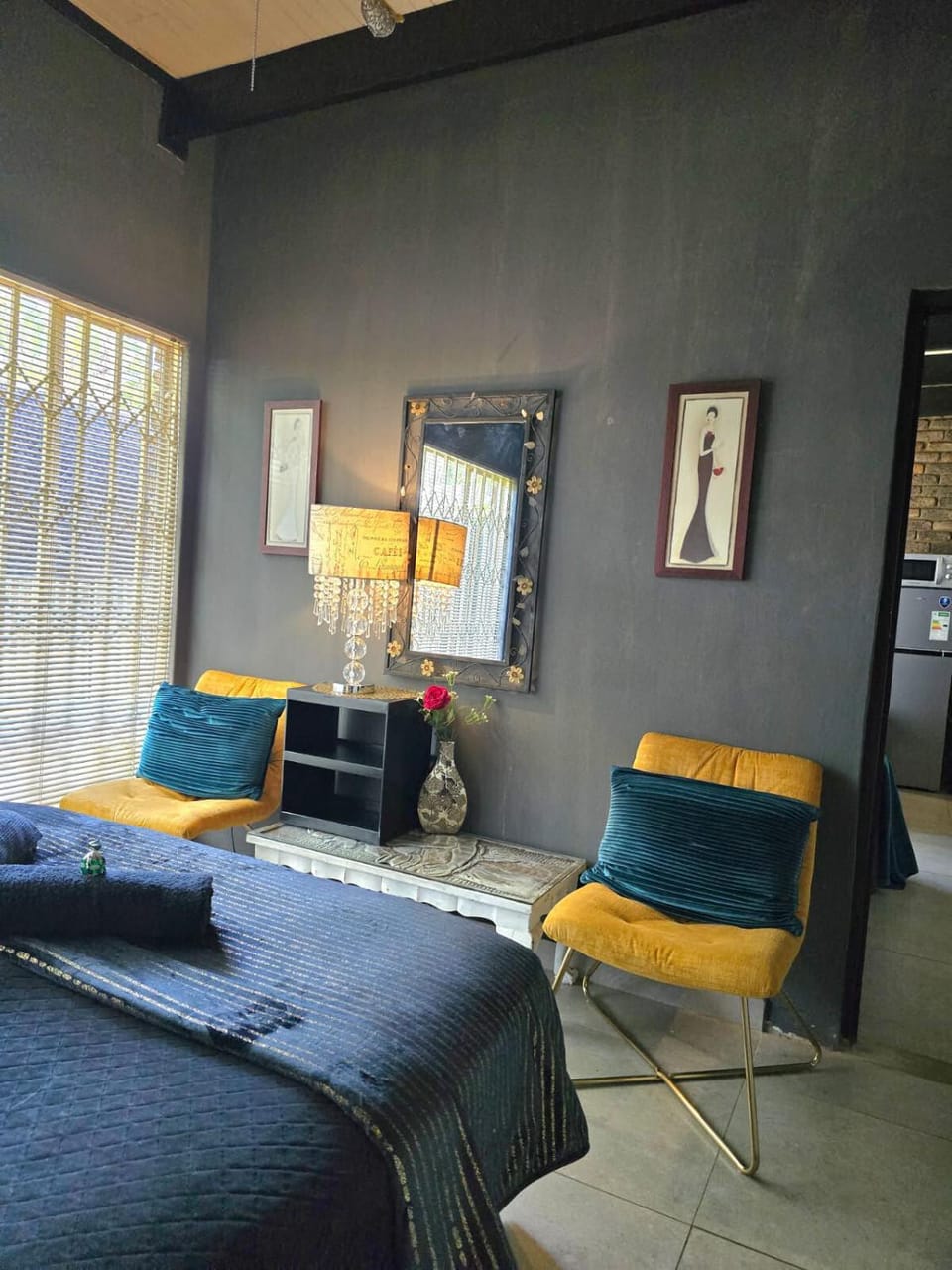 Bed, Seating area, Bedroom, towels