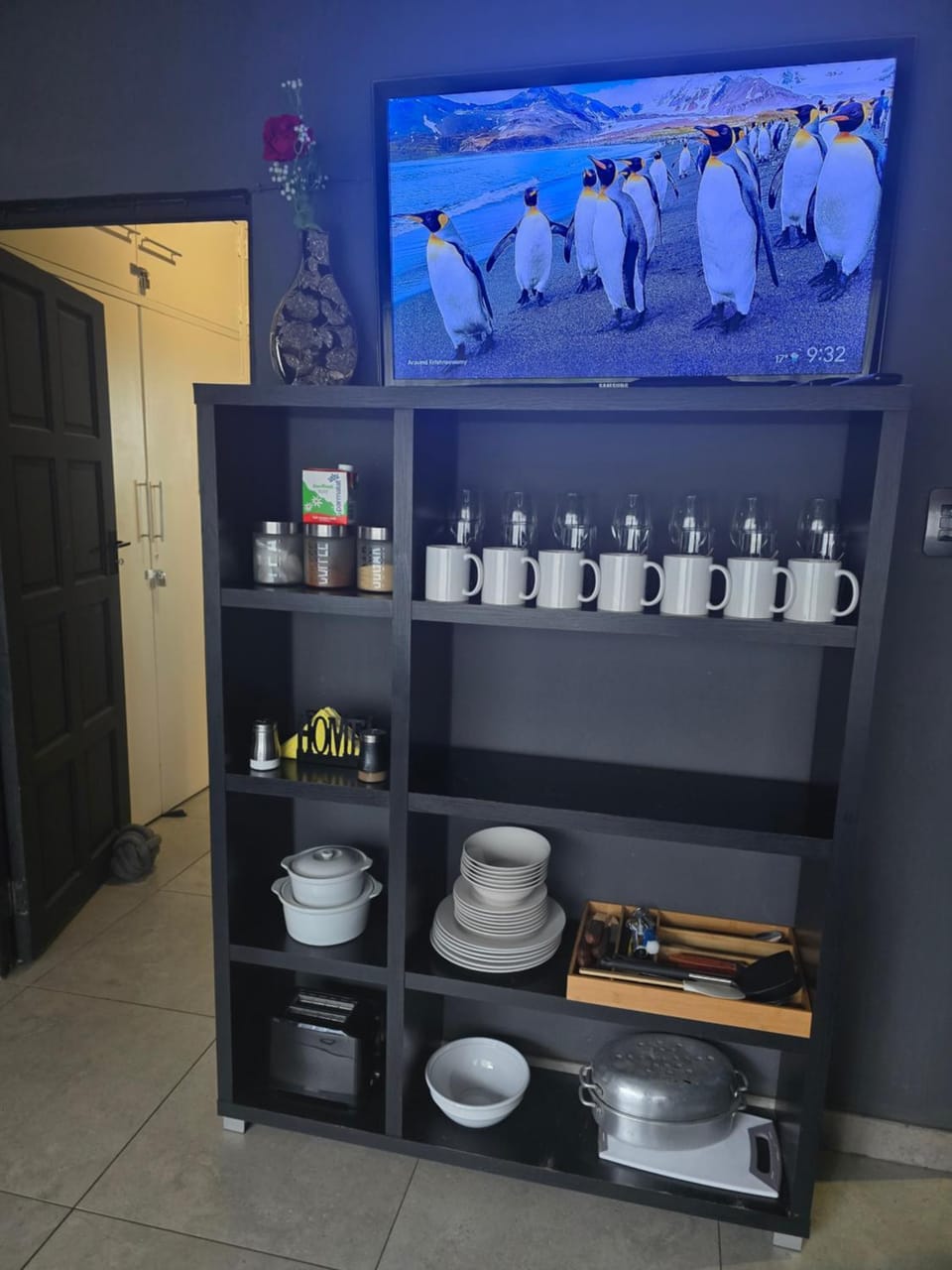 Bed, TV and multimedia, Coffee/tea facilities, Kitchen or kitchenette, Photo of the whole room, wardrobe