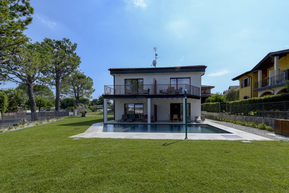Property building, Facade/entrance, Off site