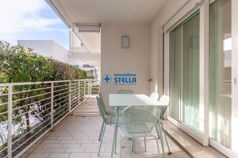 Property building, Patio, Balcony/Terrace