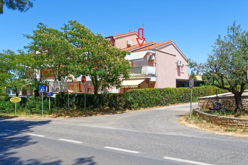 Property building, Neighbourhood
