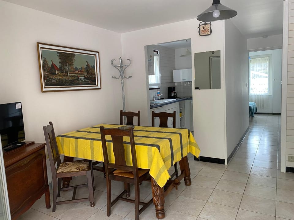 TV and multimedia, Dining area