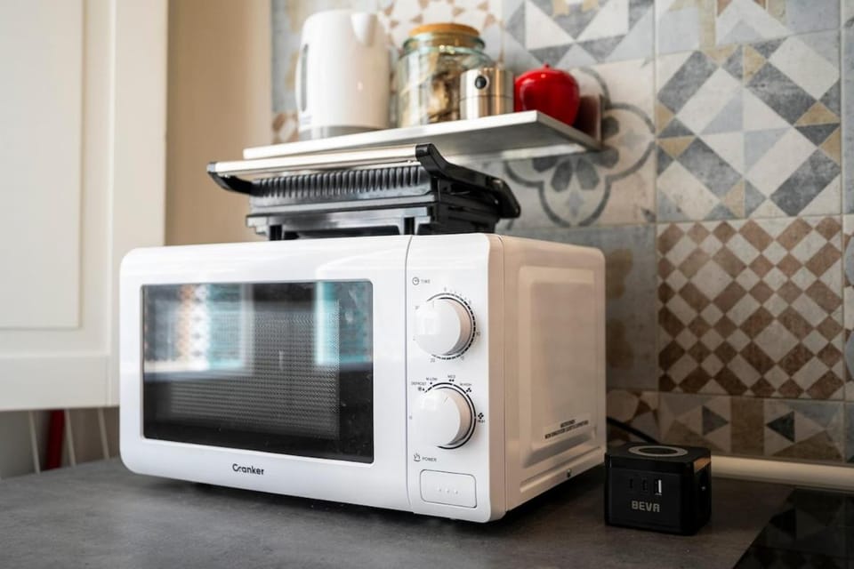 Coffee/tea facilities, microwave, toaster