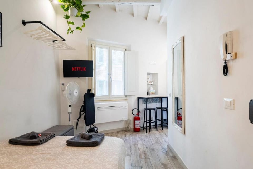 Communal lounge/ TV room, air conditioner