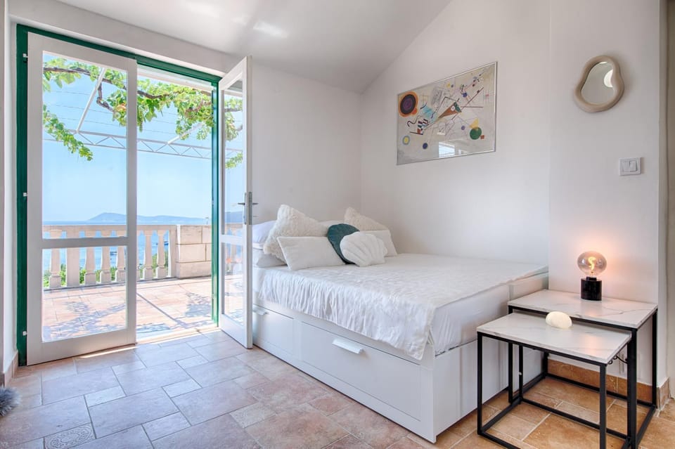 Bed, View (from property/room), Balcony/Terrace, Bedroom