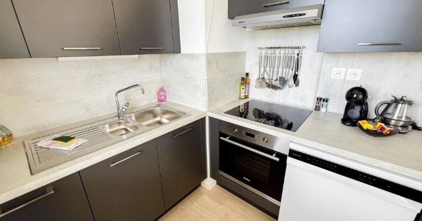 Kitchen or kitchenette