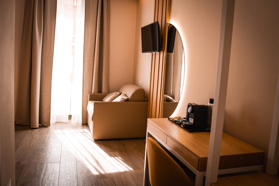 TV and multimedia, Photo of the whole room, Bedroom