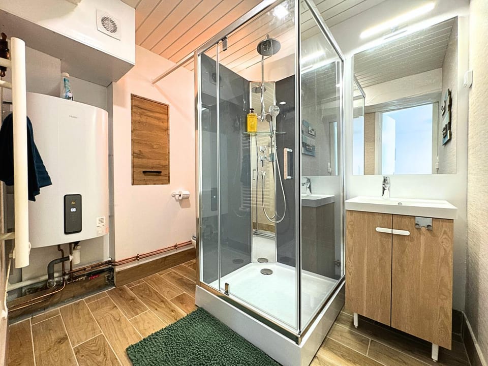 Shower, Bathroom
