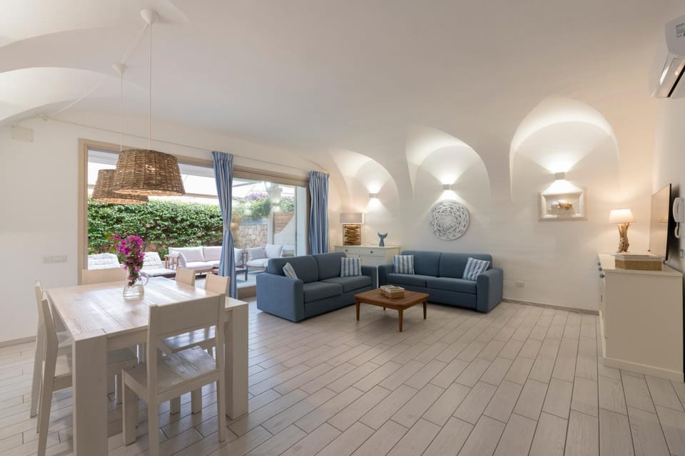 Patio, Living room, Seating area, Dining area