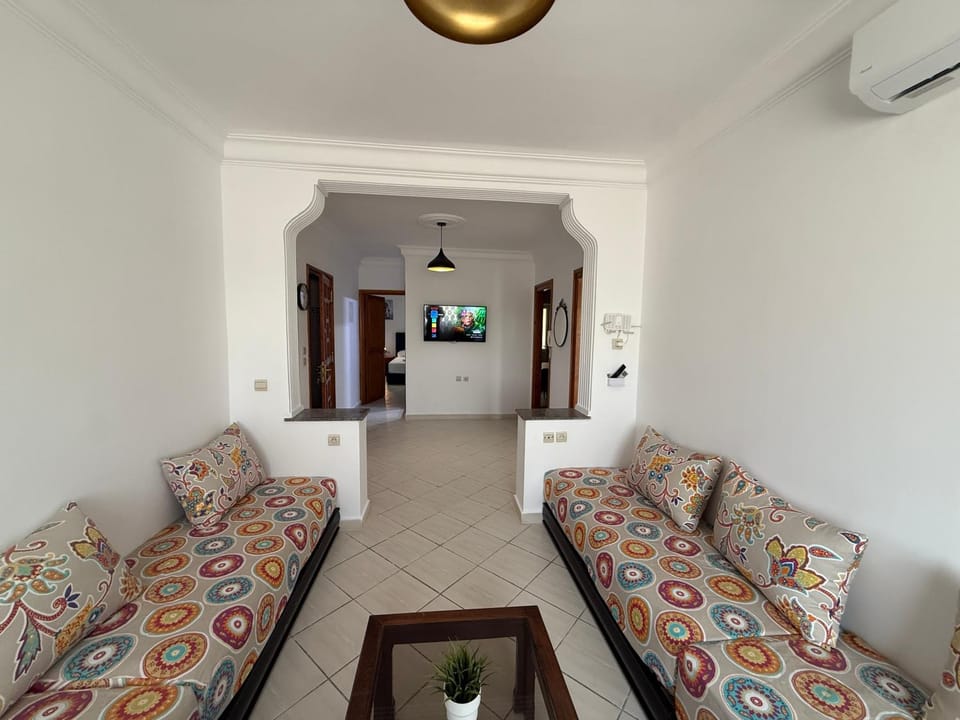 TV and multimedia, Seating area, air conditioner
