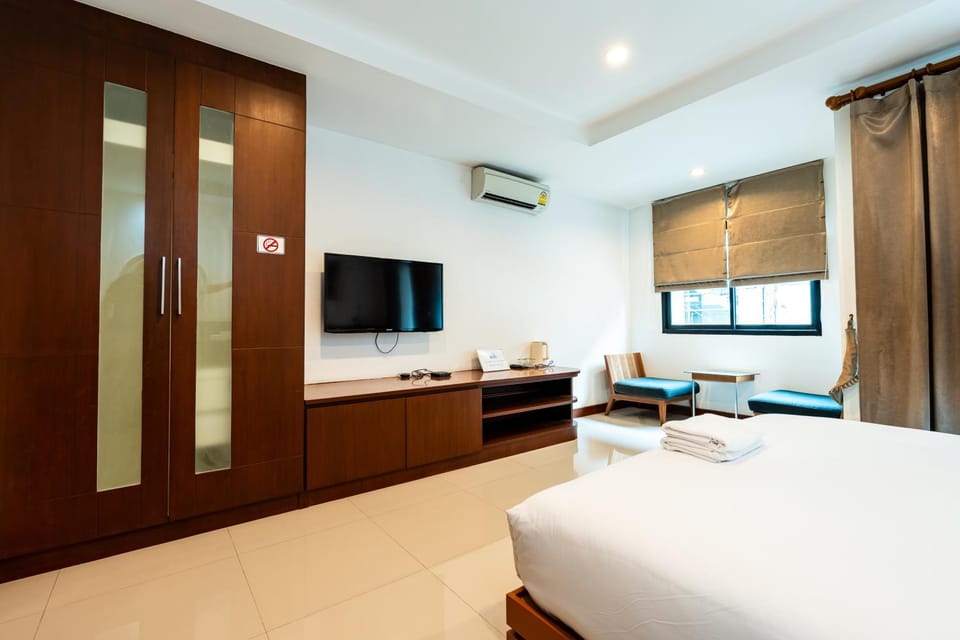 Bed, TV and multimedia, Photo of the whole room, Dining area, air conditioner
