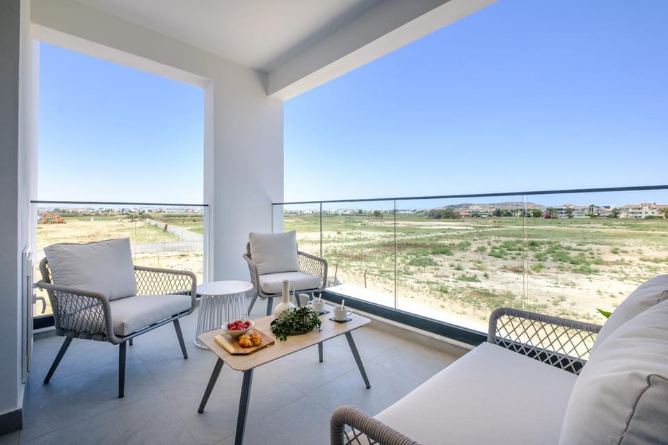Balcony/Terrace, Mountain view