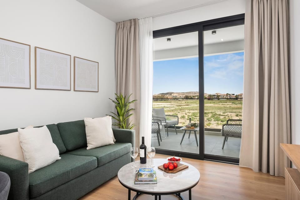 View (from property/room), Seating area, Dining area