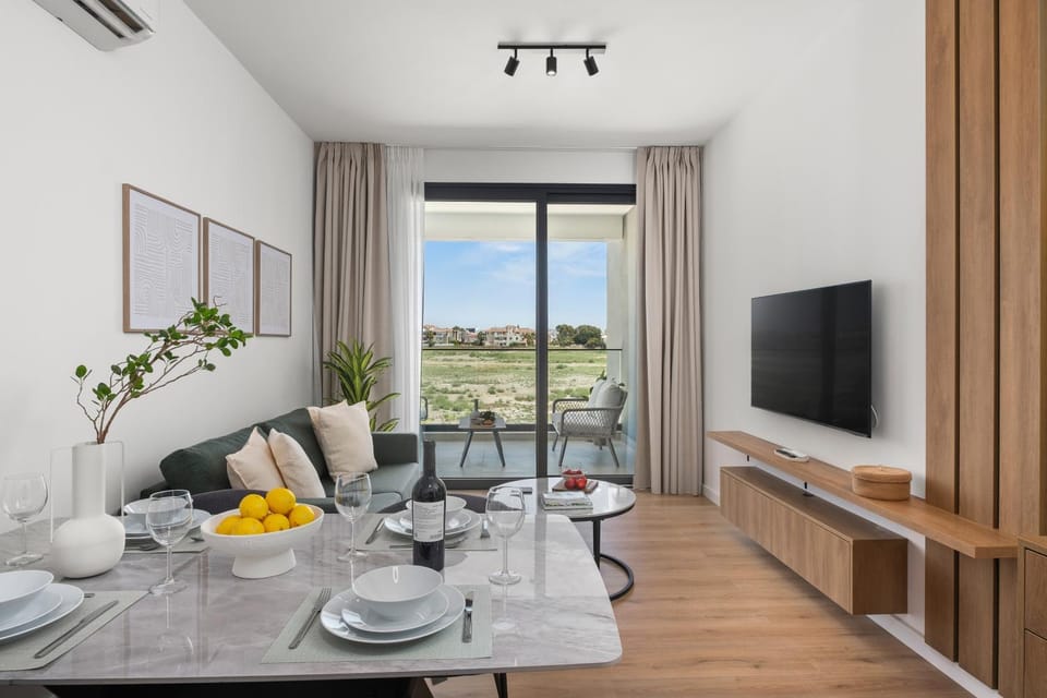 TV and multimedia, Living room, Dining area, Evening entertainment