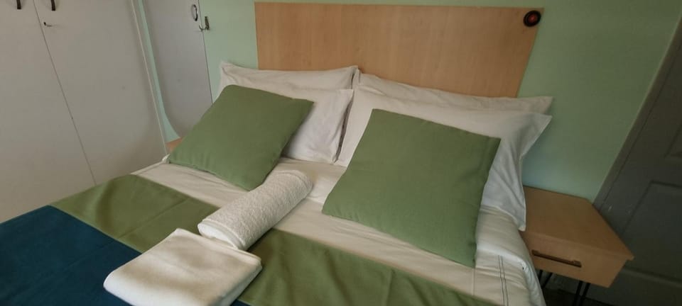 Ojong's Self-Catering Ridgeworth - Bellville Bed and Breakfast in Cape Town