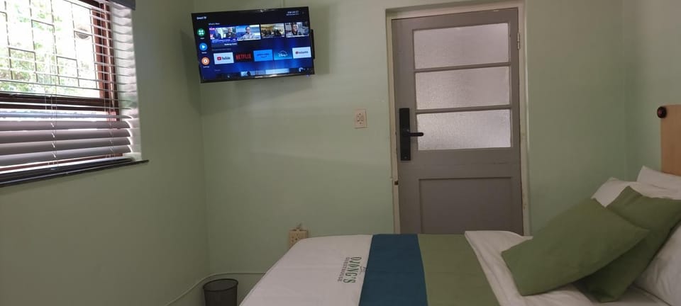 Ojong's Self-Catering Ridgeworth - Bellville Bed and Breakfast in Cape Town